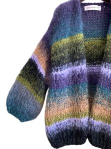 fluffy look mohair vest paars groen tie dye effect