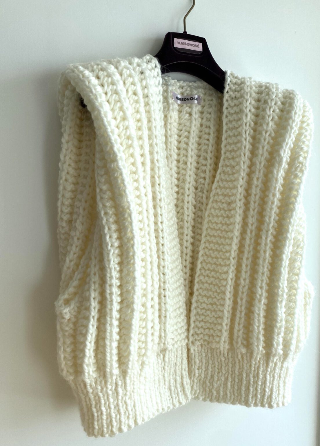 Gebreid Mouwloos Damesvest In Creme Wit Alpaca Maison Os