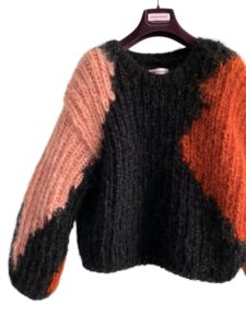 gebreide zwarte mohair sweater met camo print