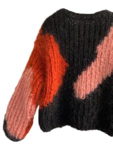 gebreide sweater mohair met camo print zwart roze rood