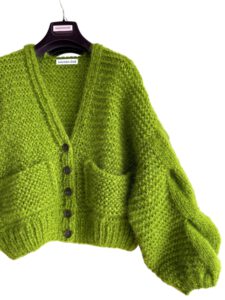 Mohair cardigan in appelgroen met knopen en zakken