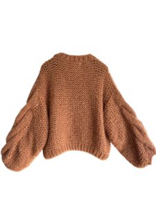 kaneel camel kleurige alpaca sweater met letters LOVE