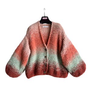 chunkyknit oversized alpaca vest met knopen oranje groen roze