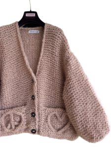 lichtroze alpaca en zijde sweater peace & love