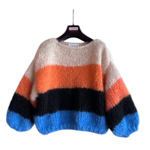 Oversized boxy mohair sweater gestreept in blauw oranje zwart en lichtroze