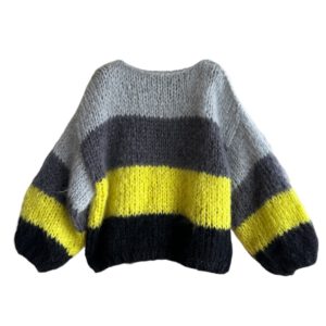 Oversized boxy mohair sweater gestreept in zwart geel en lichtgrijs