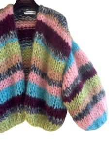 Gestreept mohair vest in de kleuren pistache groen, turquoise, berry, camel, roze en zwart wit.