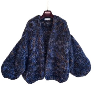 Hand gebreid damesvest mohair in blauw, bruin en zwart gemêleerd.